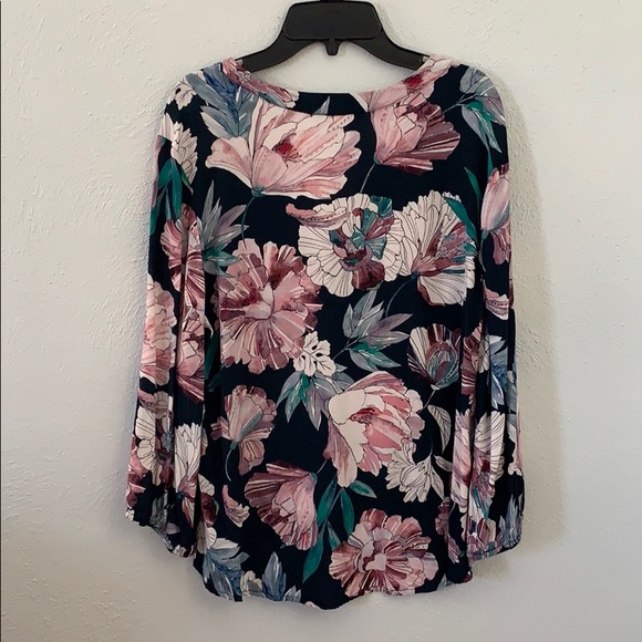 Floral Pattern Top 🌺🌸 - Picture 3 of 6